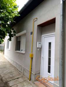 Prodajem kuću u centru Bečeja